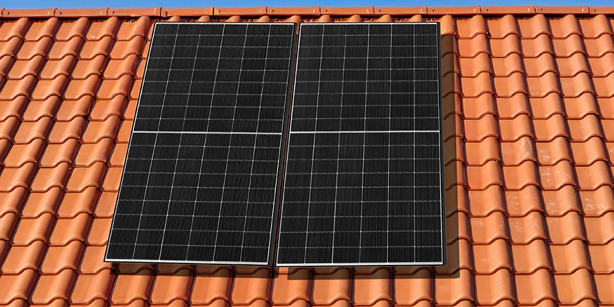 Ziegeldach Solarzelle Montage